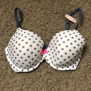 Victoria’s Secret pink bra